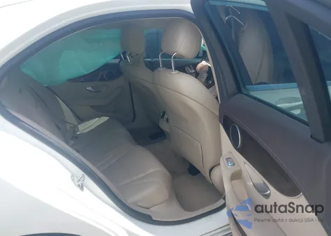 2017 Mercedes-Benz C 300 Luxury/Sport z USA, uszkodzony, nr VIN 55SWF4JB6HU186221